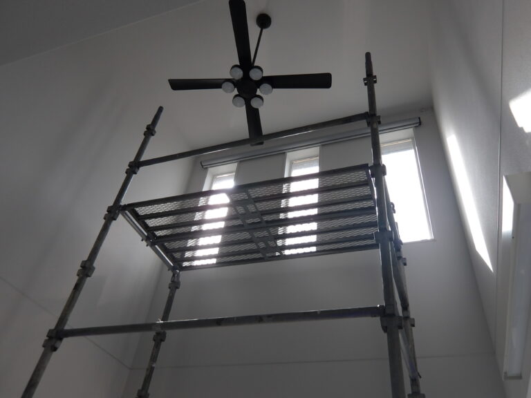 高所の窓にも施工可能です！